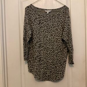 Gray leopard print top
